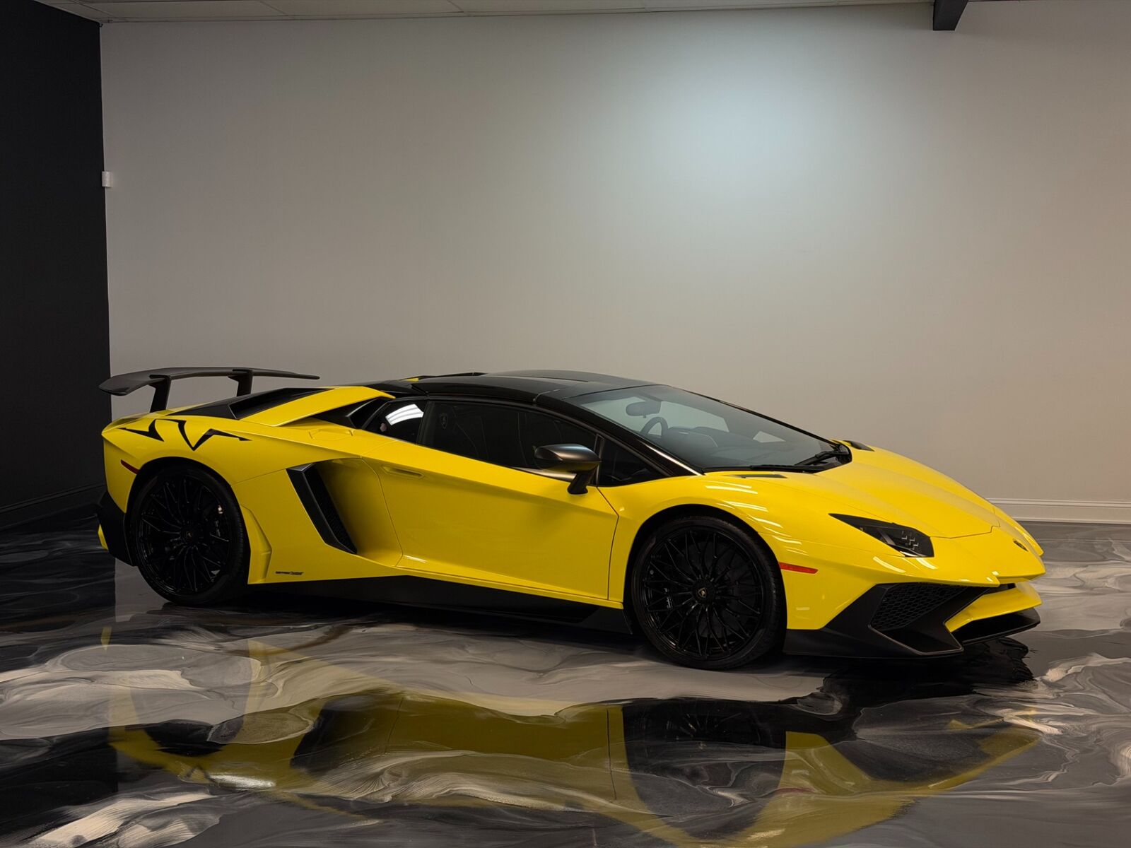 2017 LAMBORGHINI Aventador