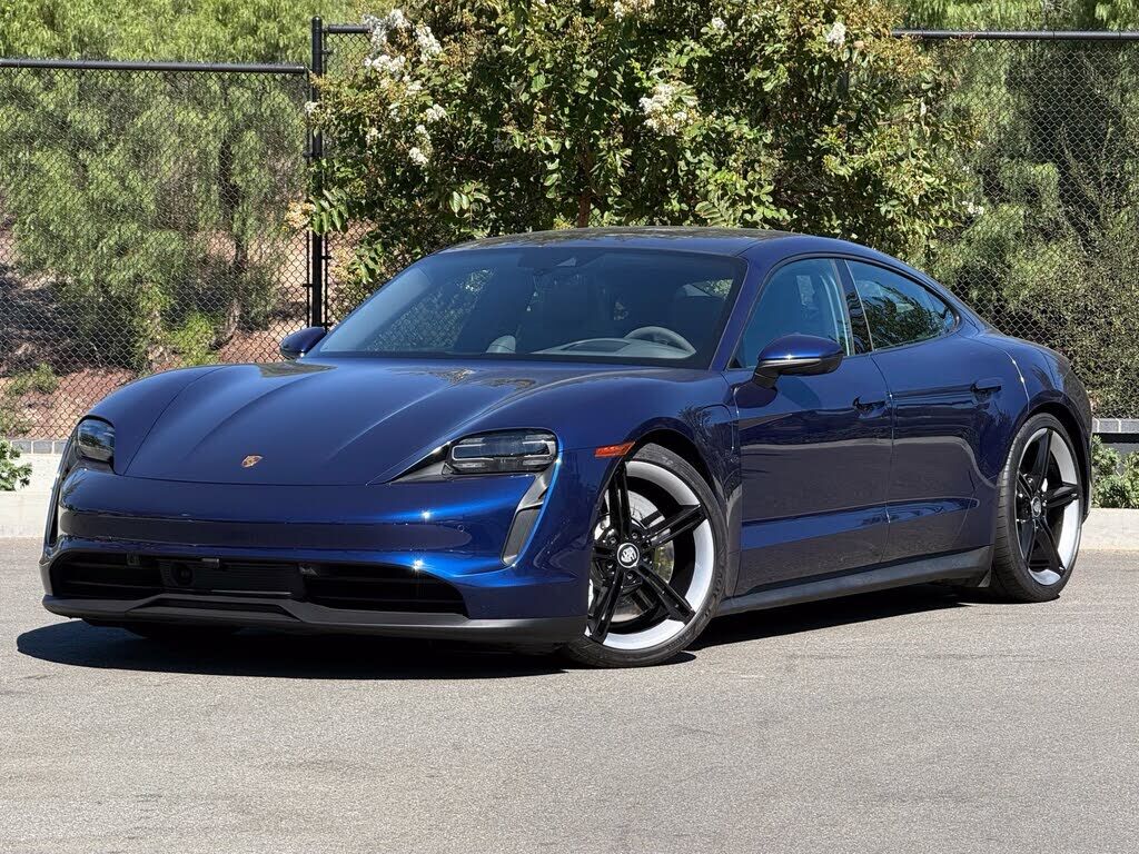 2023 PORSCHE Taycan