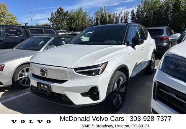 2023 VOLVO XC40