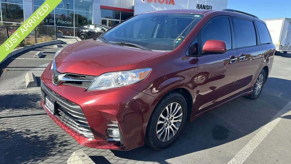 2018 TOYOTA Sienna
