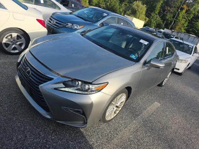 2016 LEXUS ES