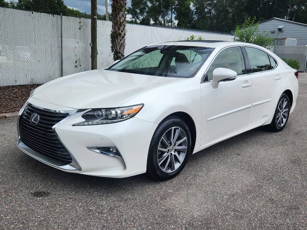 2017 LEXUS ES