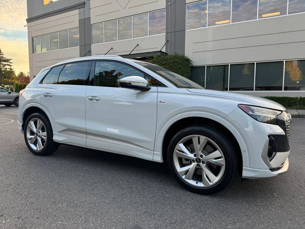 2023 AUDI Q4