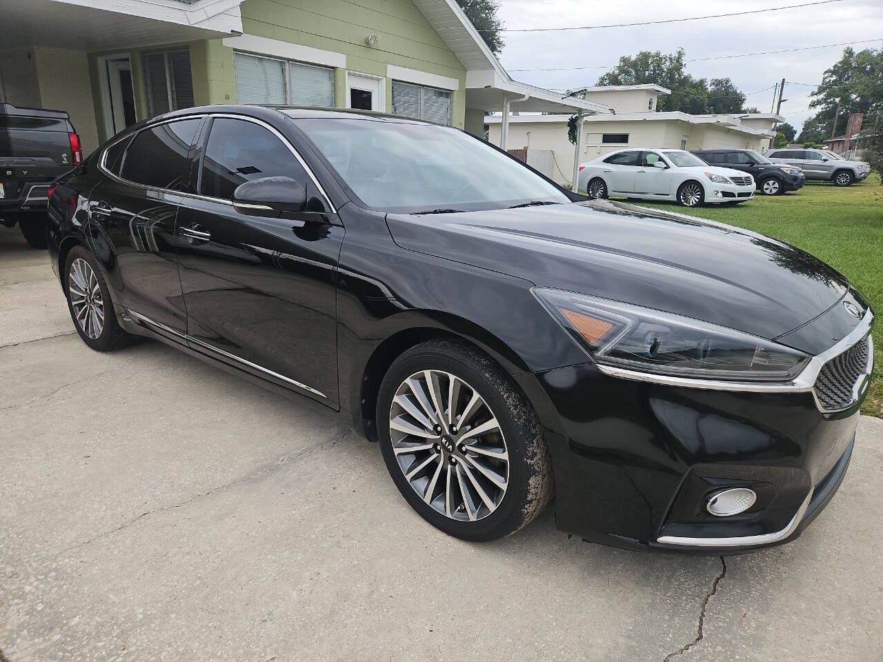 2017 KIA Cadenza