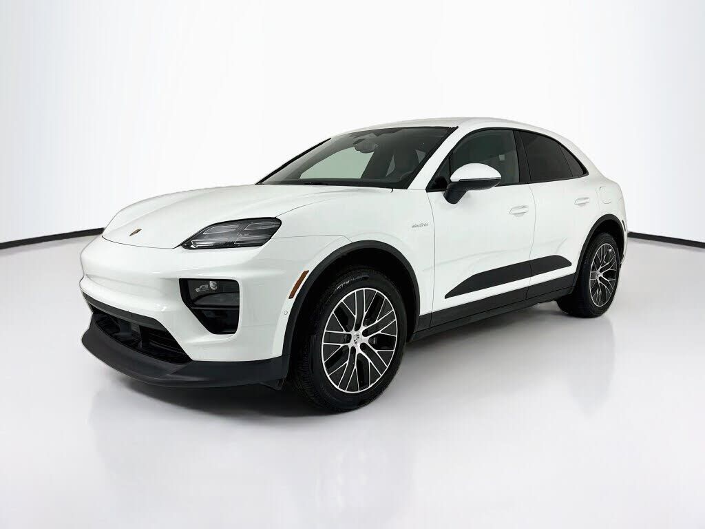 2025 PORSCHE Macan