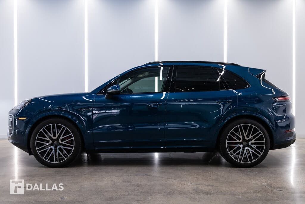 2025 PORSCHE Cayenne