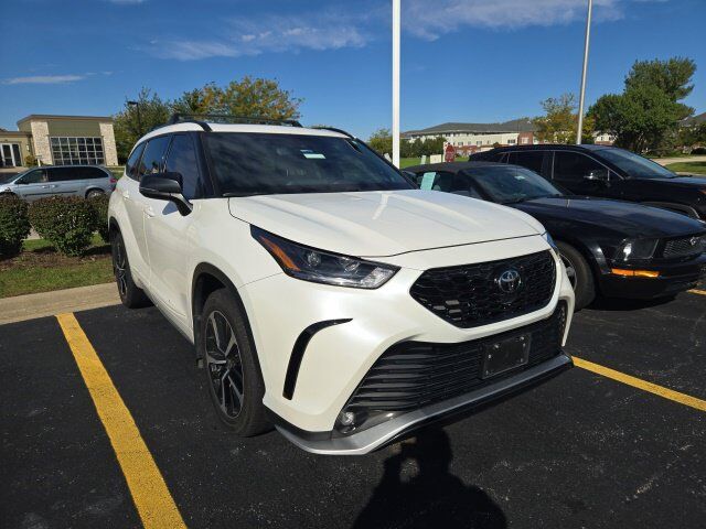 2021 TOYOTA Highlander