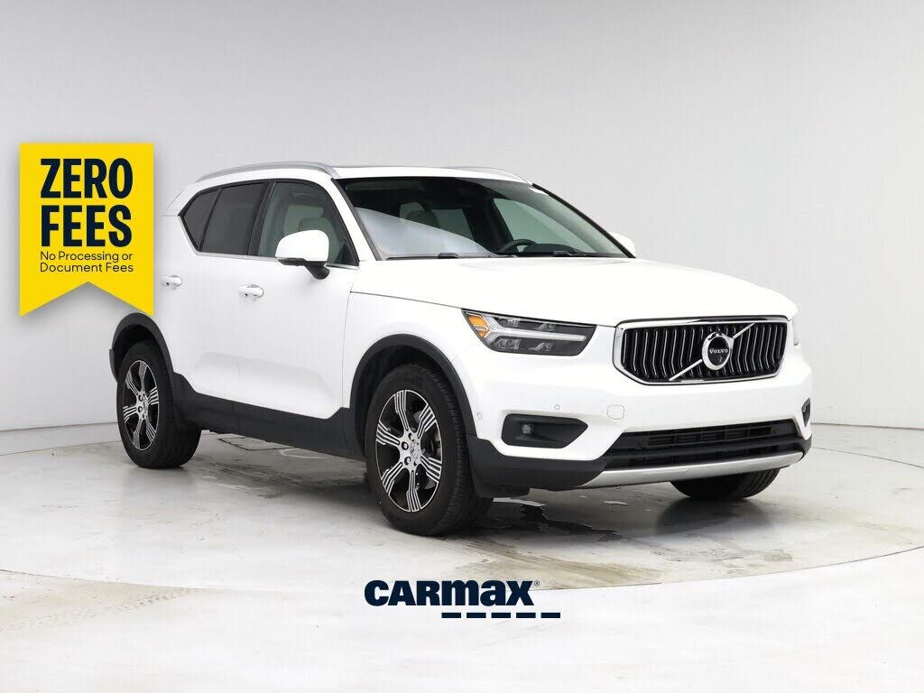 2022 VOLVO XC40