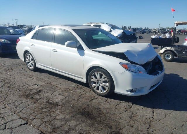 2011 TOYOTA Avalon