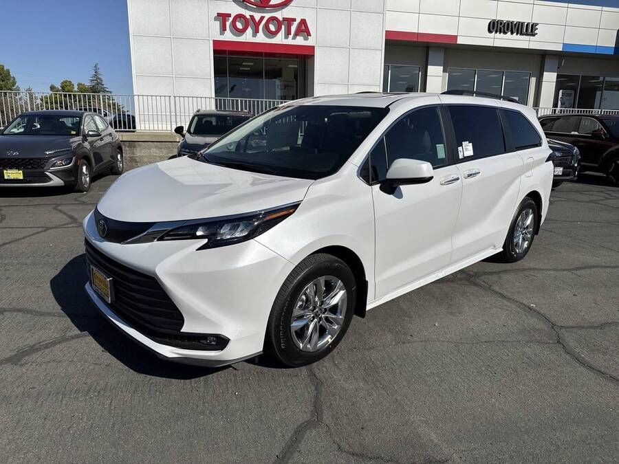 2026 TOYOTA Sienna