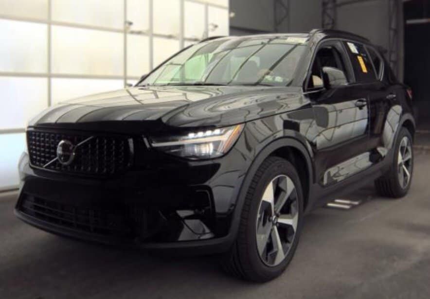 2026 VOLVO XC40