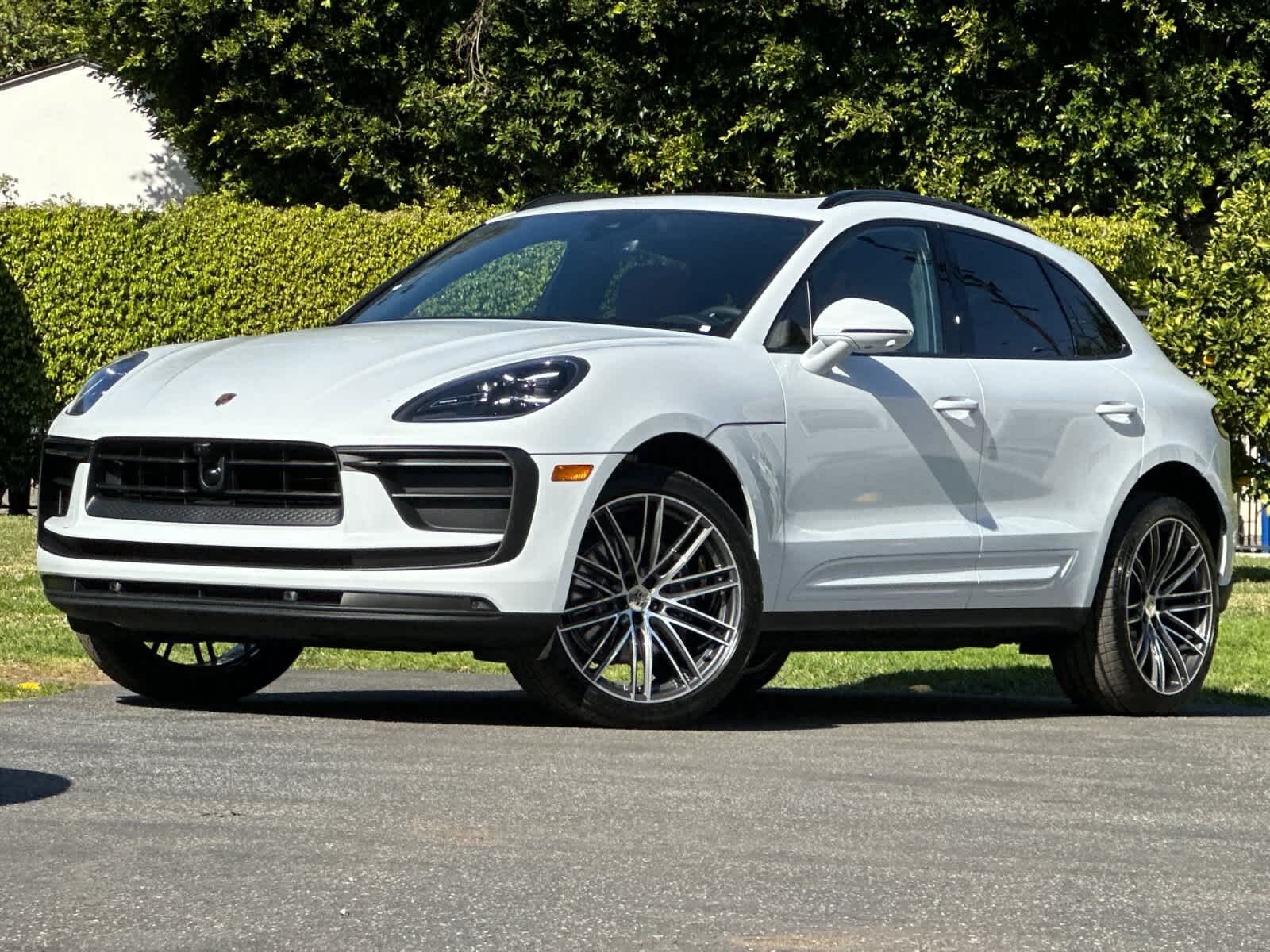 2026 PORSCHE Macan