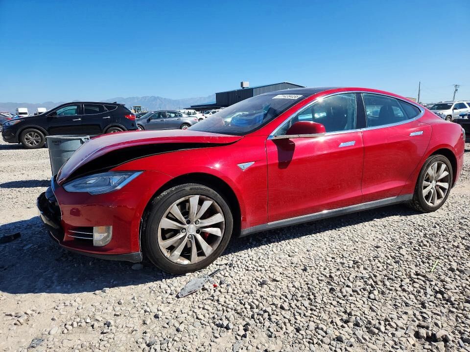 2015 TESLA Model S