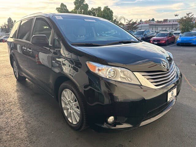 2017 TOYOTA Sienna