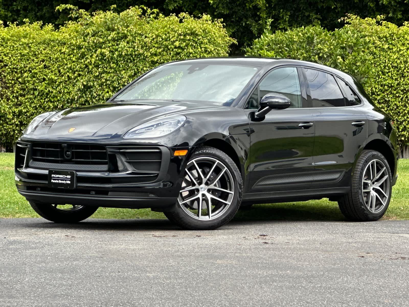 2026 PORSCHE Macan