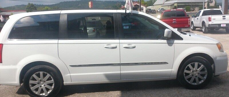 2014 CHRYSLER Town and Country