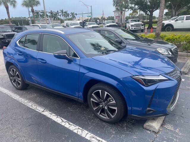 2025 LEXUS UX