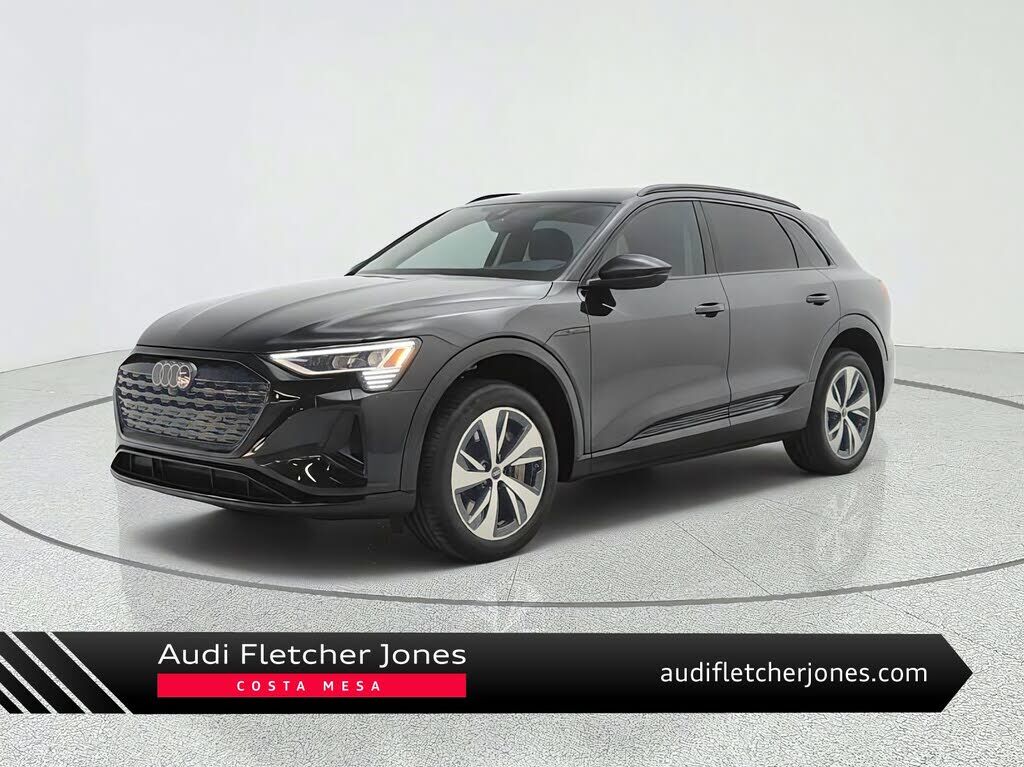 2024 AUDI Q8