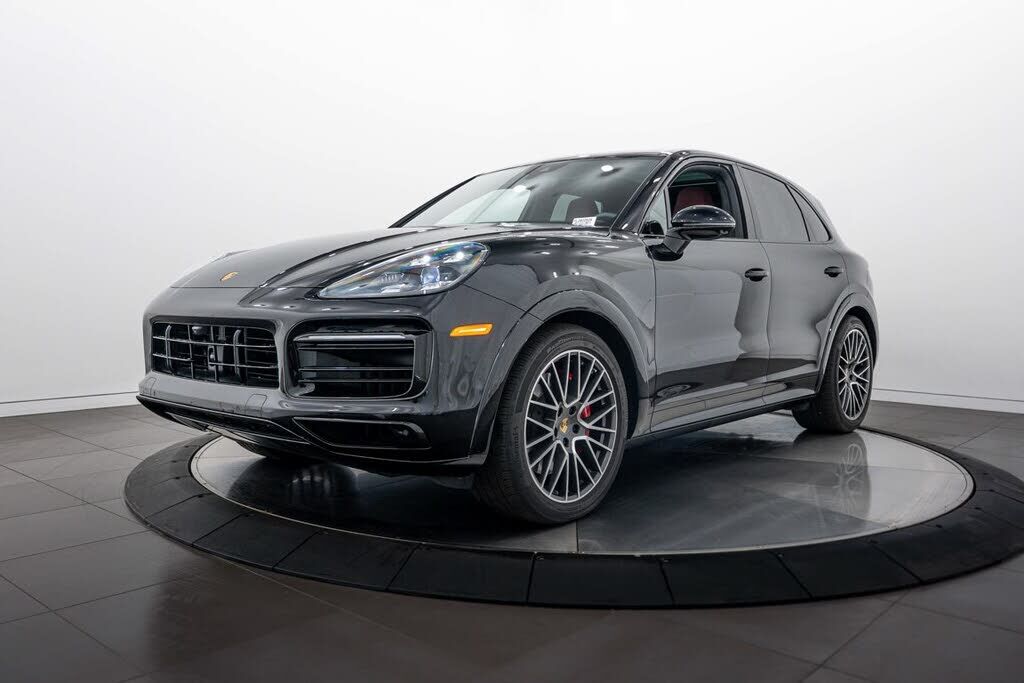 2022 PORSCHE Cayenne