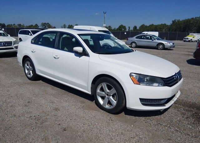 2013 VOLKSWAGEN Passat