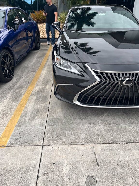 2024 LEXUS ES