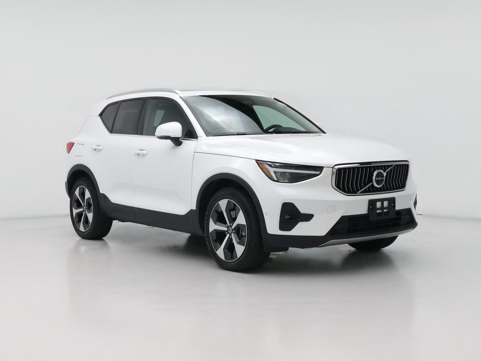 2025 VOLVO XC40