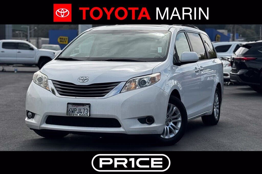 2012 TOYOTA Sienna