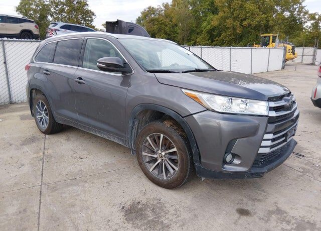 2017 TOYOTA Highlander