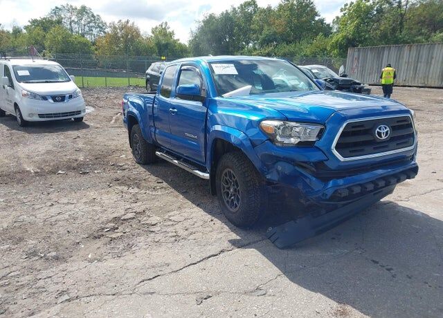 2017 TOYOTA Tacoma