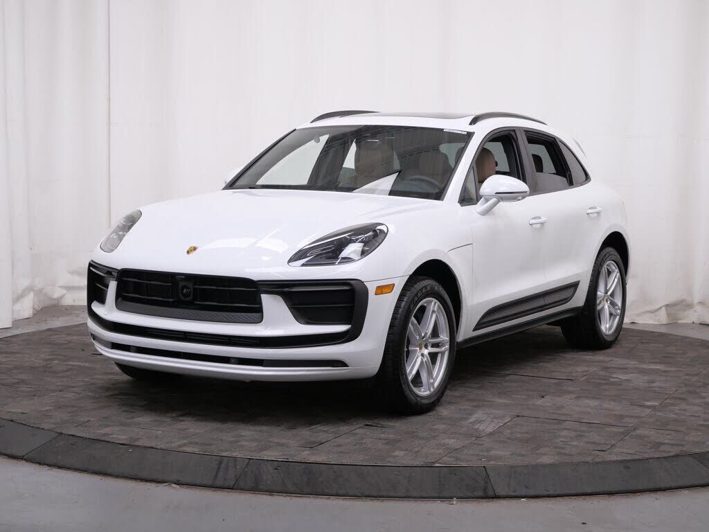 2026 PORSCHE Macan