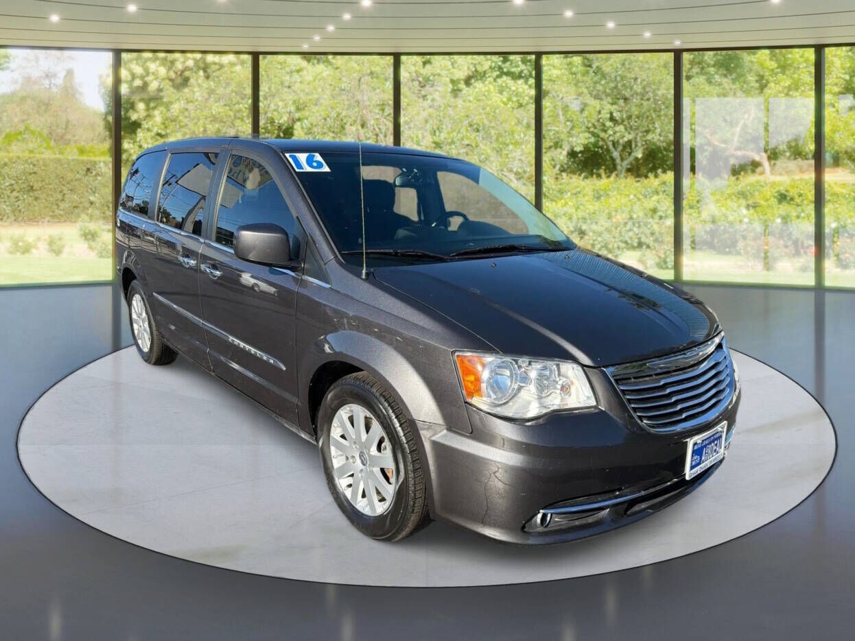 2016 CHRYSLER Town and Country