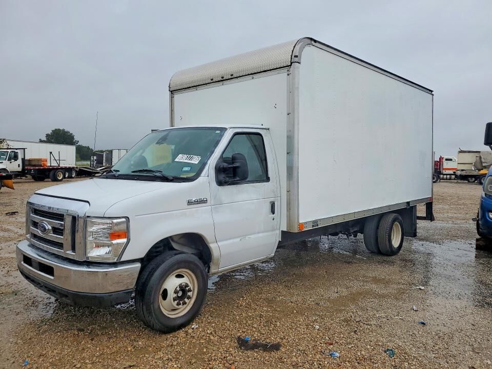 2022 FORD E-450
