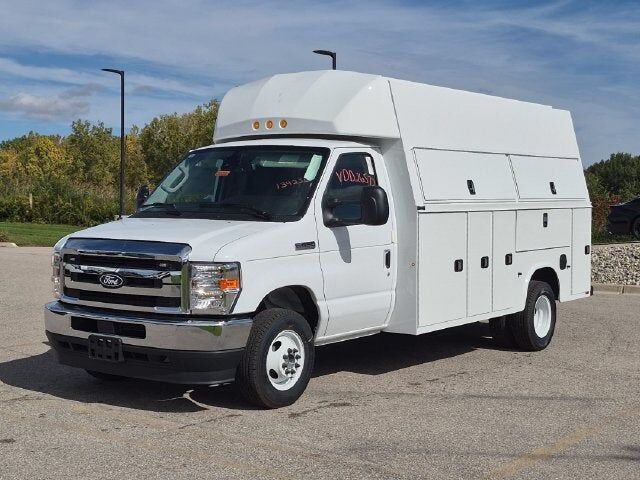 2027 FORD E-450