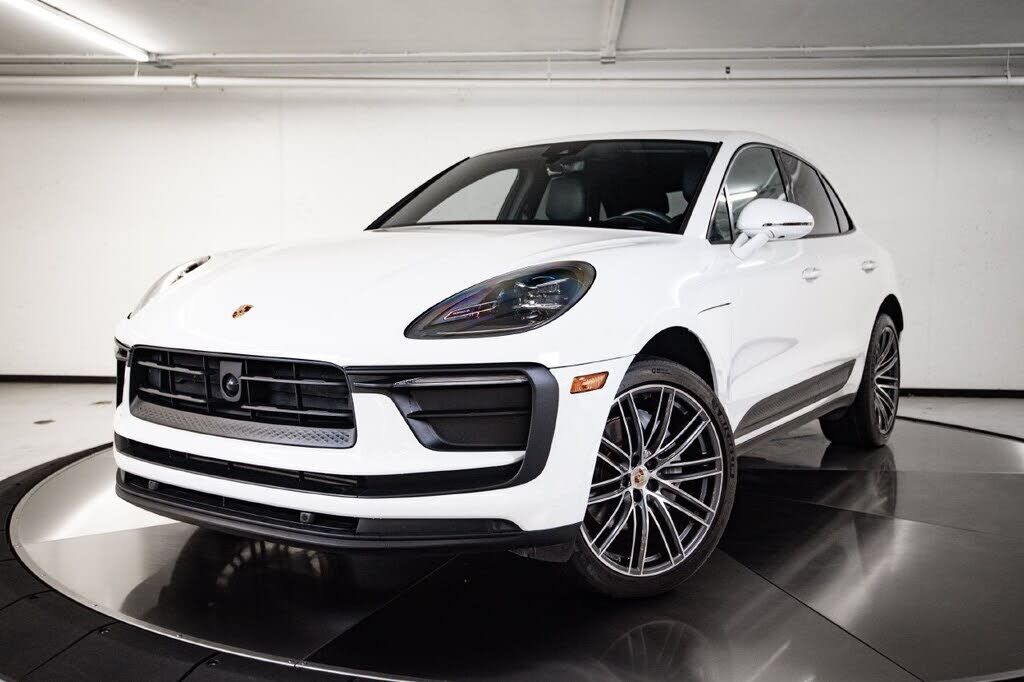 2024 PORSCHE Macan