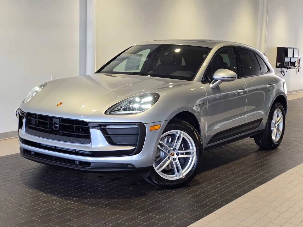 2026 PORSCHE Macan
