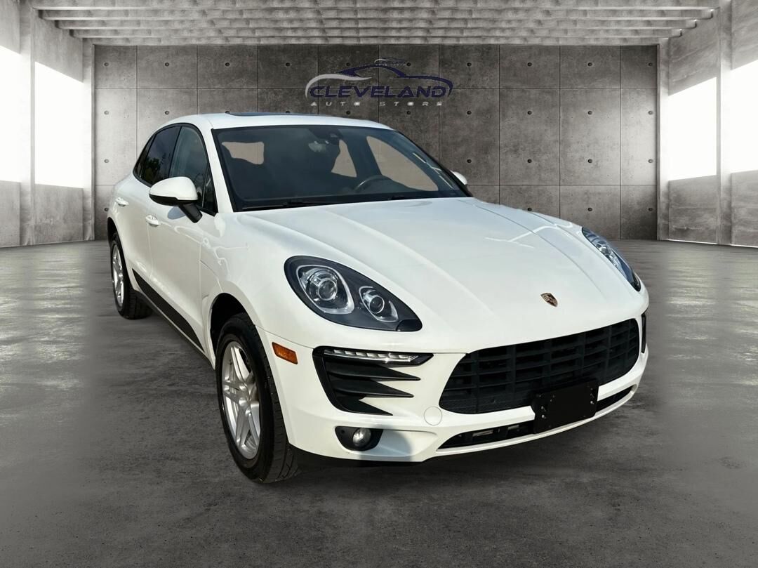 2017 PORSCHE Macan