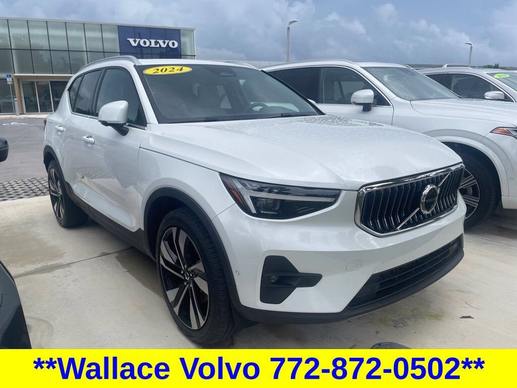 2024 VOLVO XC40
