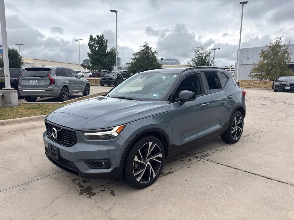 2021 VOLVO XC40