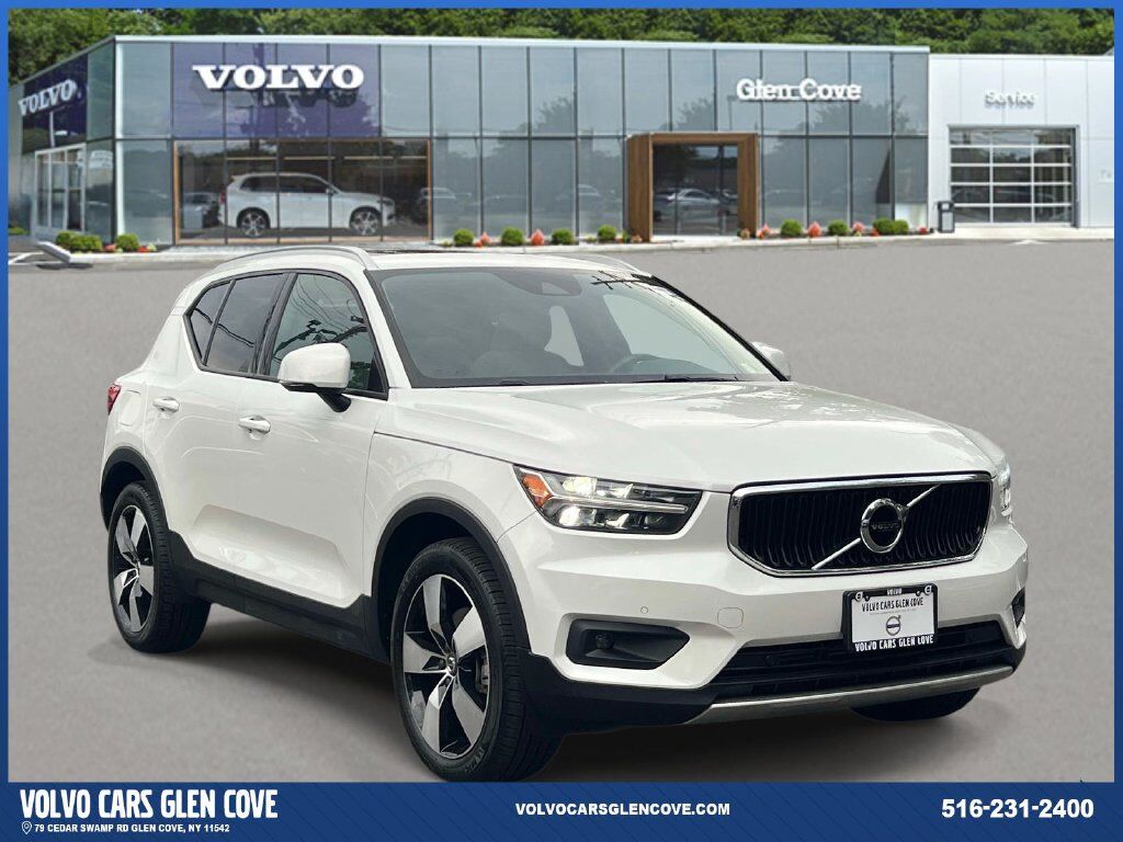 2021 VOLVO XC40