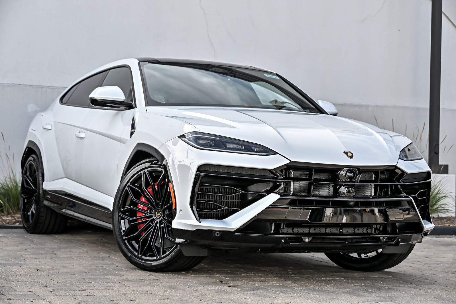 2026 LAMBORGHINI URUS