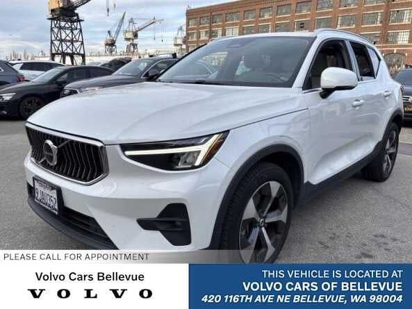 2023 VOLVO XC40