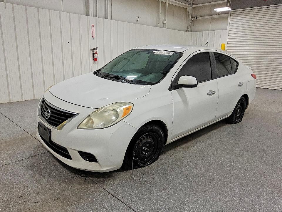 2013 NISSAN Versa