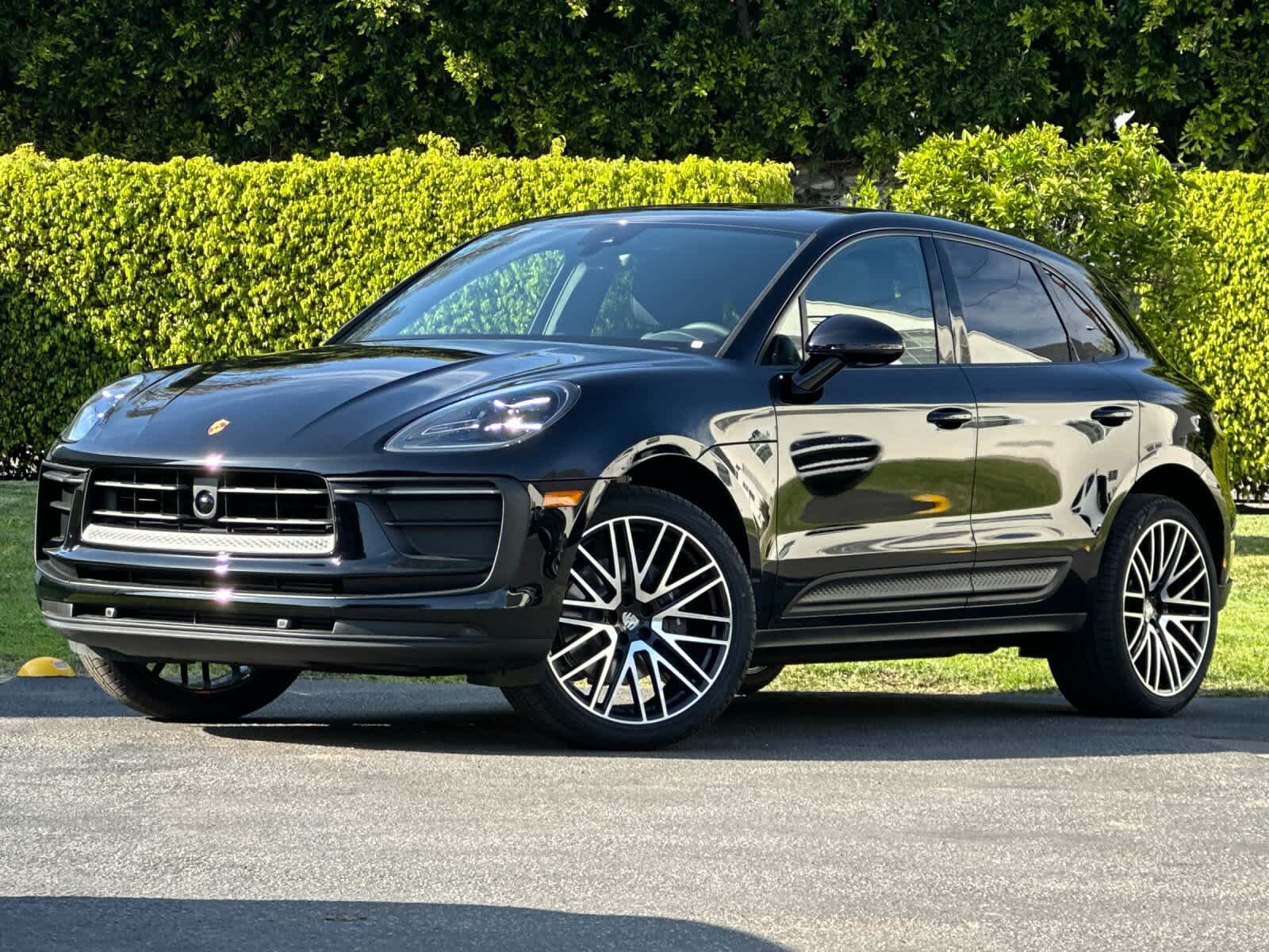 2026 PORSCHE Macan
