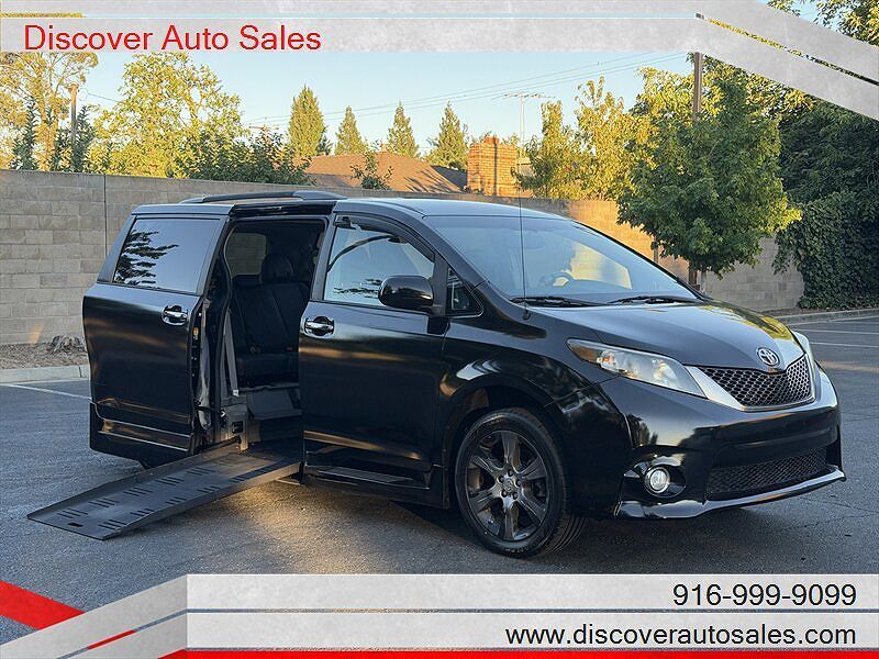 2013 TOYOTA Sienna