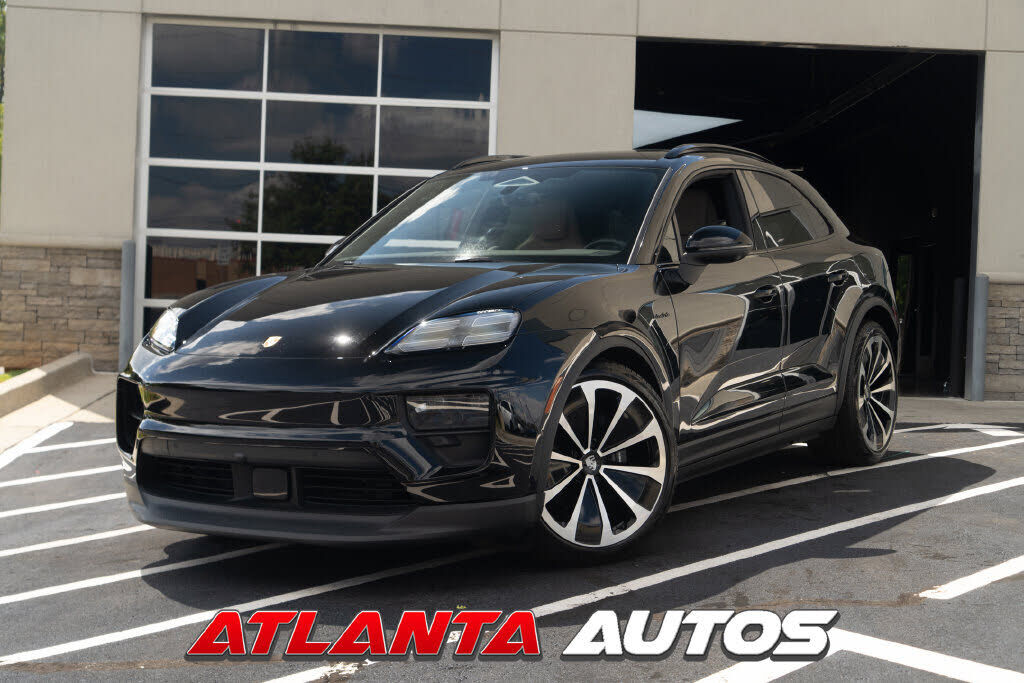 2025 PORSCHE Macan