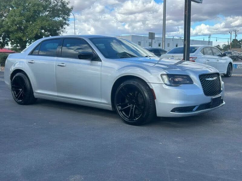 2019 CHRYSLER 300