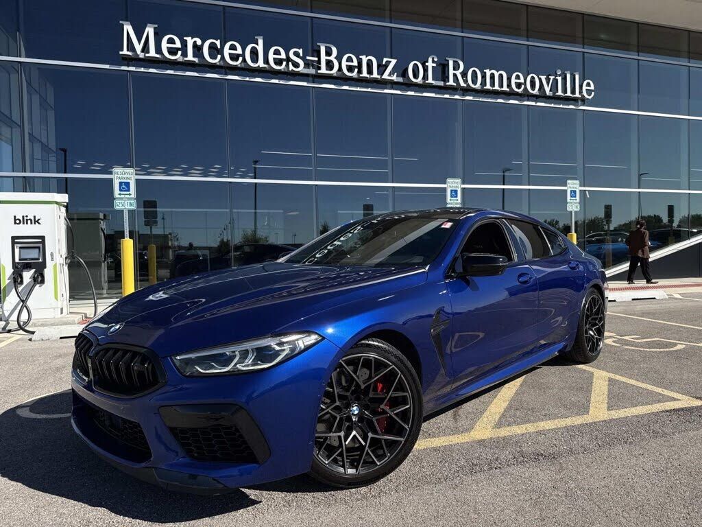 2022 BMW M8