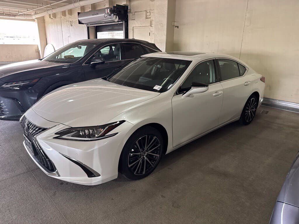 2025 LEXUS ES
