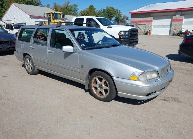 1999 VOLVO V70