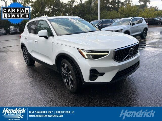 2024 VOLVO XC40